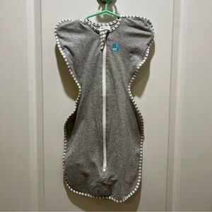 Never worn Love to Dream Arms Up Sleep Swaddle size small